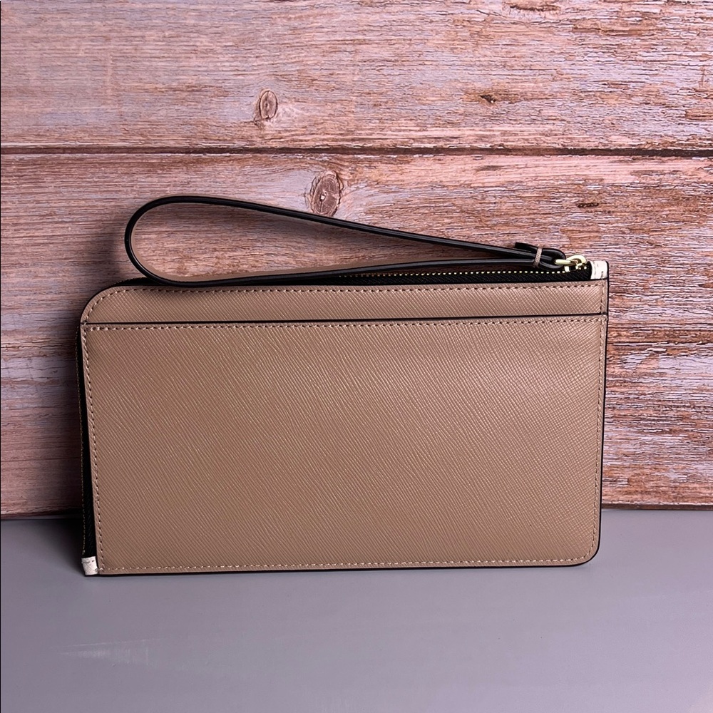 NWT Kate Spade Lucy Colorblock Embossed Ivory and Black Wristlet MSRP $149.00 - Picture 2 of 14